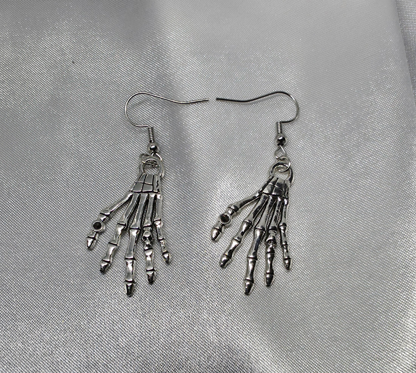 Skeleton hands earrings